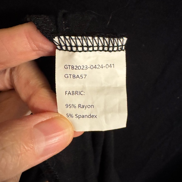 Gently used condition, unbranded short sleeve black tunic floral accent size 2X - Picture 5 of 8